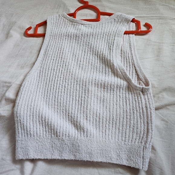 Aritzia Sunday Best Vest - Picture 3 of 3